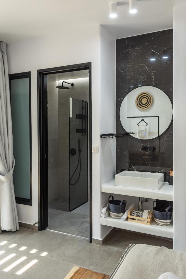 آداماس Orama Suites Milos المظهر الخارجي الصورة
