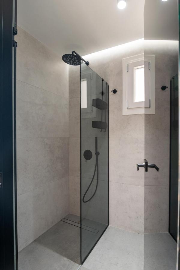 آداماس Orama Suites Milos المظهر الخارجي الصورة